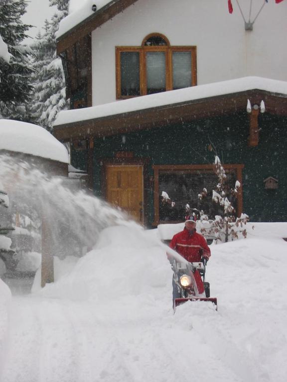 Golden Dreams B&B Whistler Exteriör bild